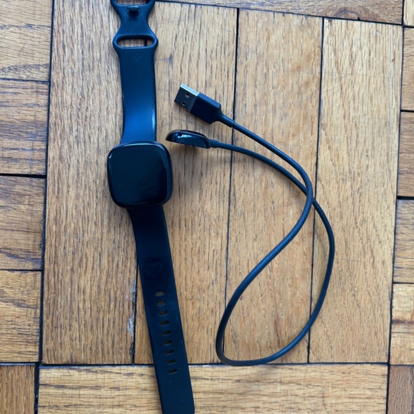 Fitbit Versa 3 - Picture 1 of 2